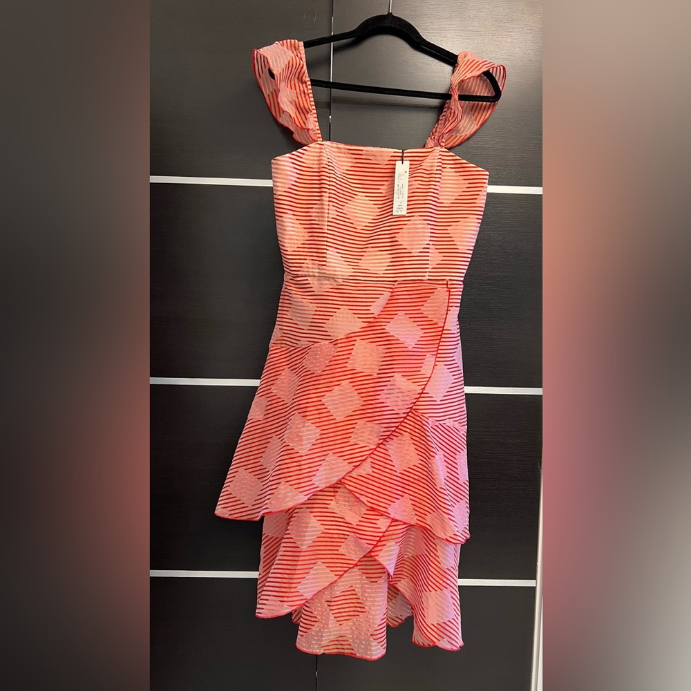 NWT Alice+Olivia Red Metallic Ruffled Midi dress. Size 10